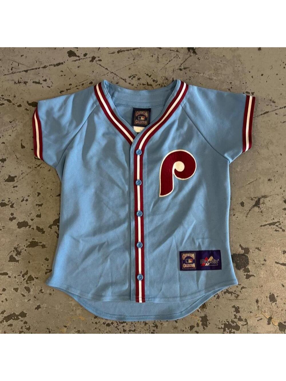 Beautiful vintage 90s women’s Philadelphia Phillies Mike Schmidt jersey.